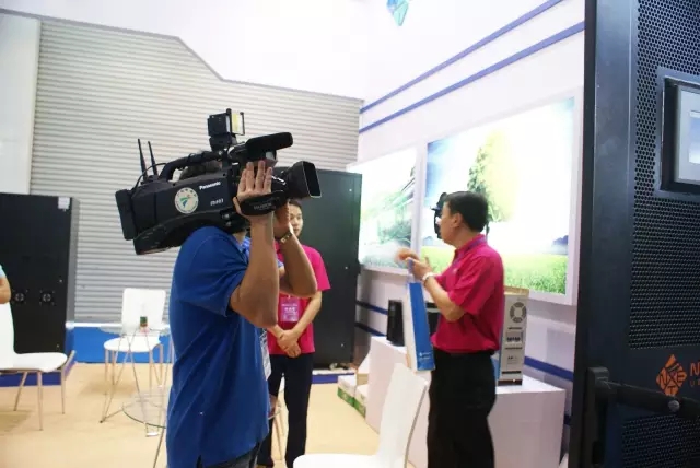 广东电视台在搜狐体育直播展厅拍摄报道